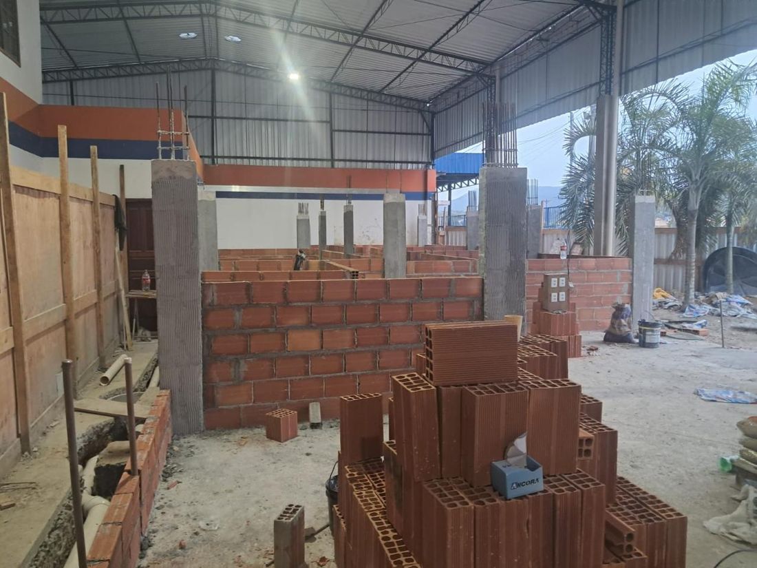 Ampliação — pilares em concreto e alvenaria de vedação